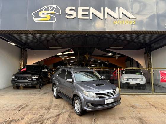 TOYOTA HILUX SW4 3.0 SRV 4X4 7 LUGARES 16V TURBO INTERCOOLER DIESEL 4P AUTOMÁTICO